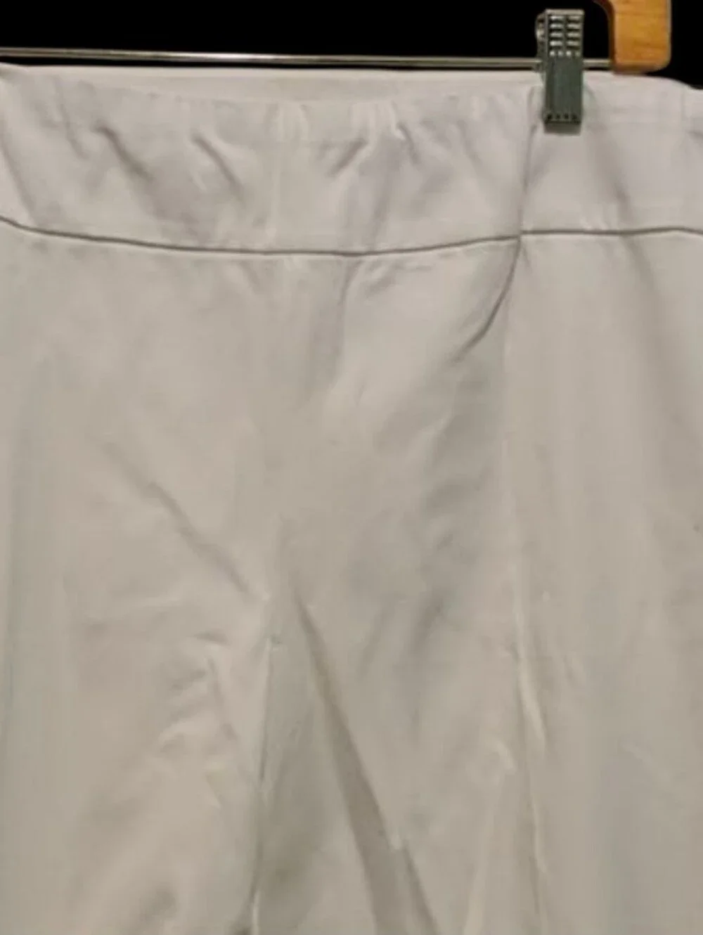 Crown &Ivy White Size 16 Casual Capris With  Bow Cut Outs At The Bottom GUC